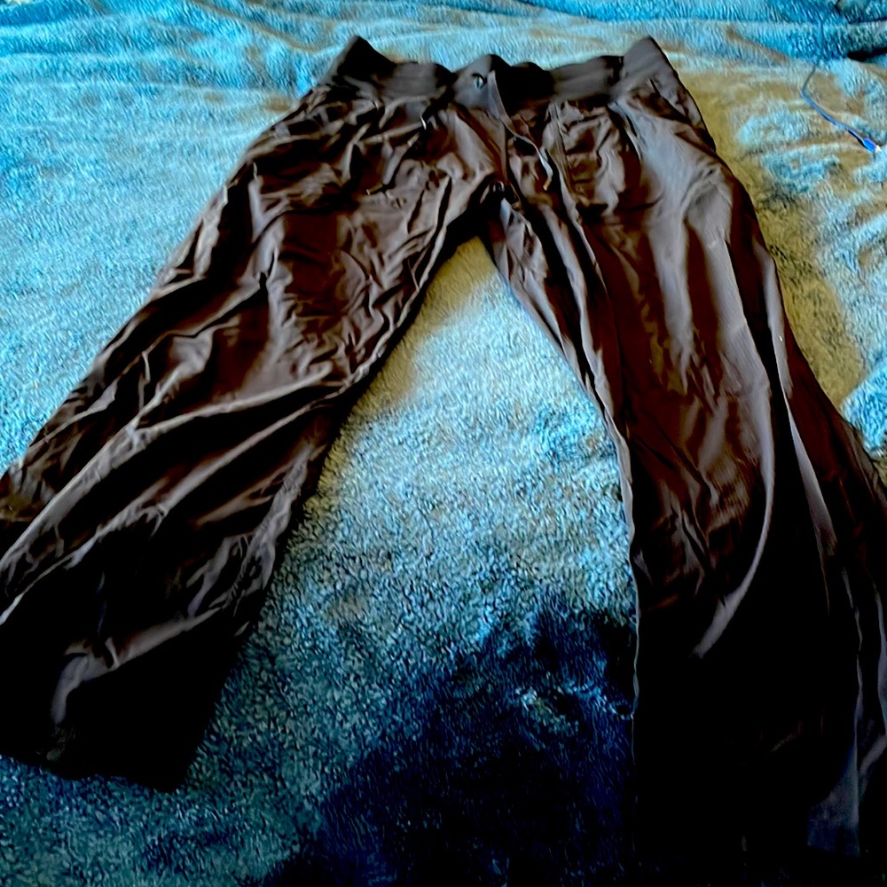 Lululemon black pants with pockets